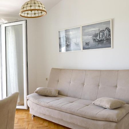 Apartment Hudan Malinska Exterior photo