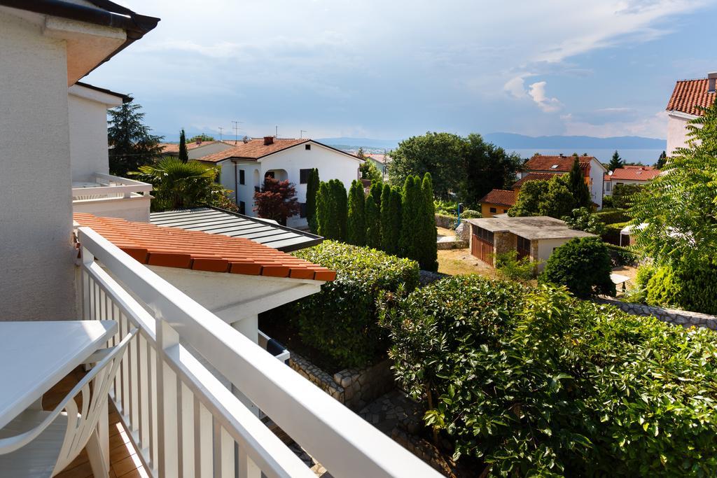 Apartment Hudan Malinska Exterior photo