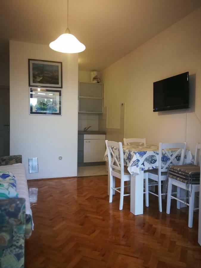 Apartment Hudan Malinska Exterior photo